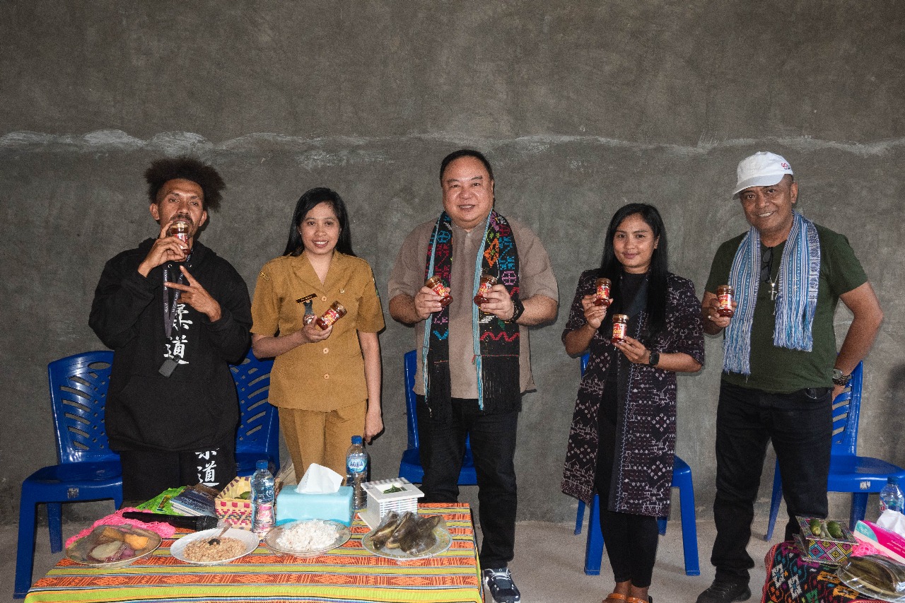 Kunjungi Petani di Desa Saisana-TTS, Fransiscus Go Puji Para Petani Milenial