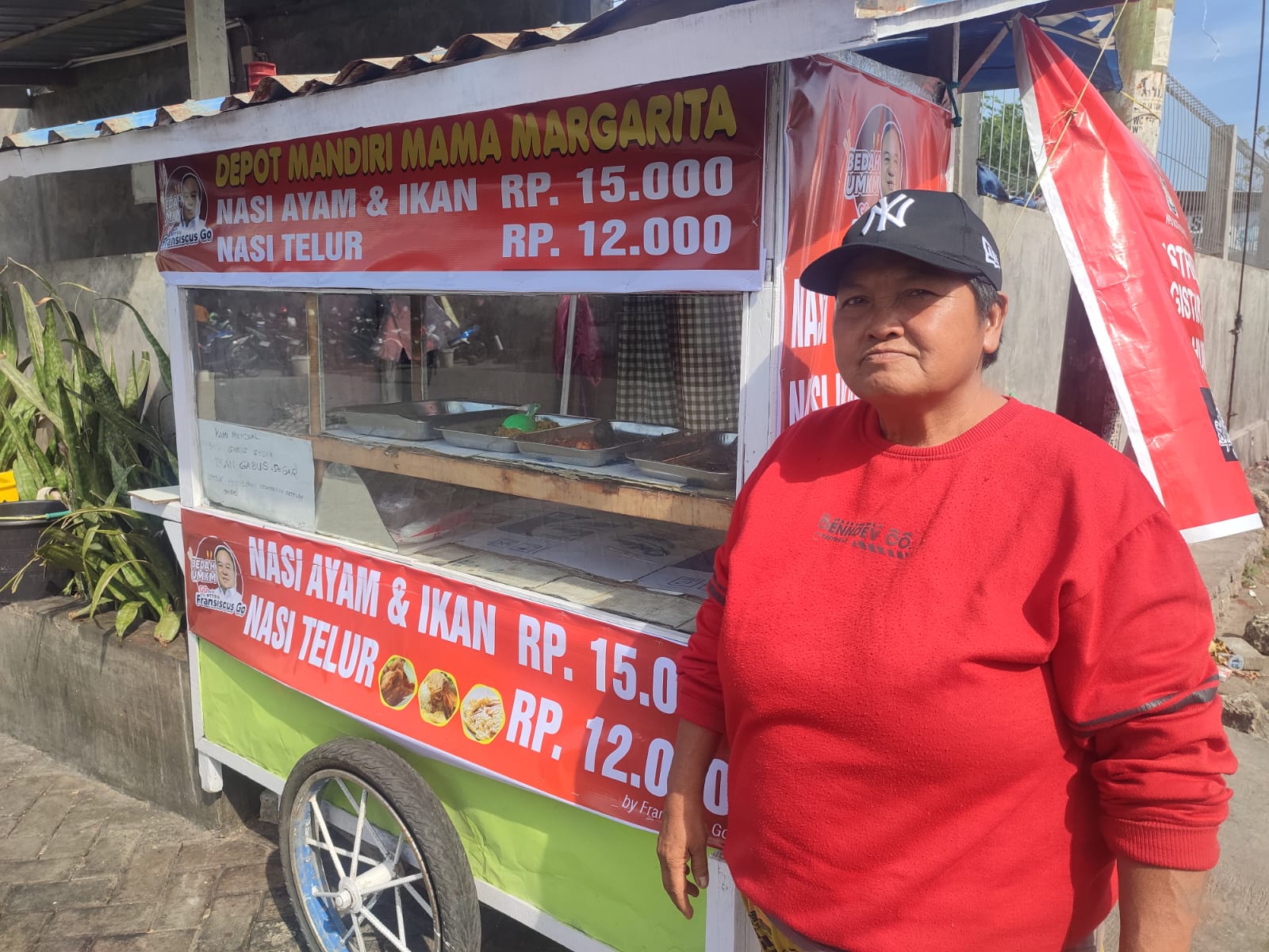 Terima Bantuan Lewat Program Bedah UMKM, Ibu Margarita: Tuhan Kirim Bapak Fransiscus untuk Bantu Saya